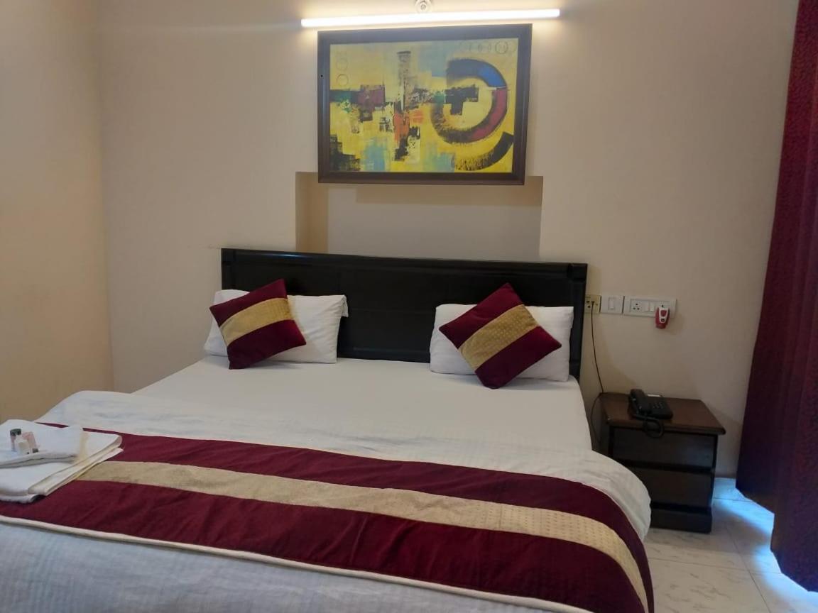 Maplewood Guest House, Neeti Bagh, New Delhiit Is A Boutiqu Guest House - Room 5 Kültér fotó